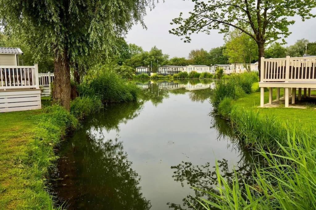 Waters Edge, Hoburne Cotswolds Villa South Cerney Eksteriør bilde
