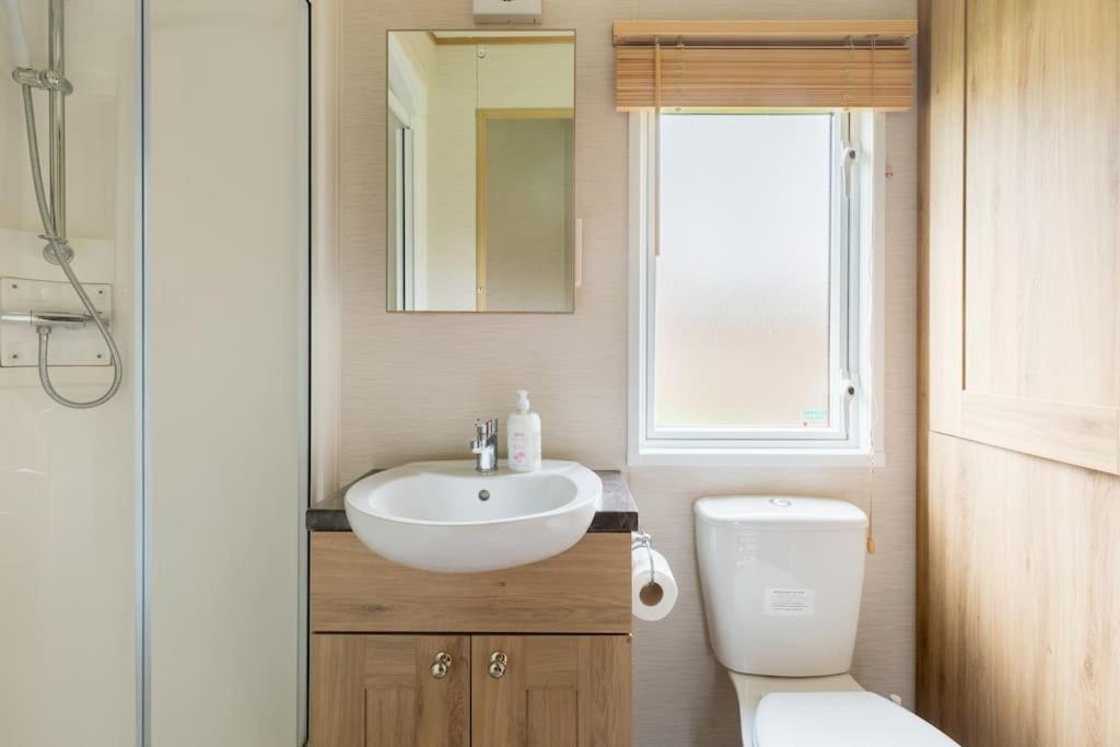 Waters Edge, Hoburne Cotswolds Villa South Cerney Eksteriør bilde