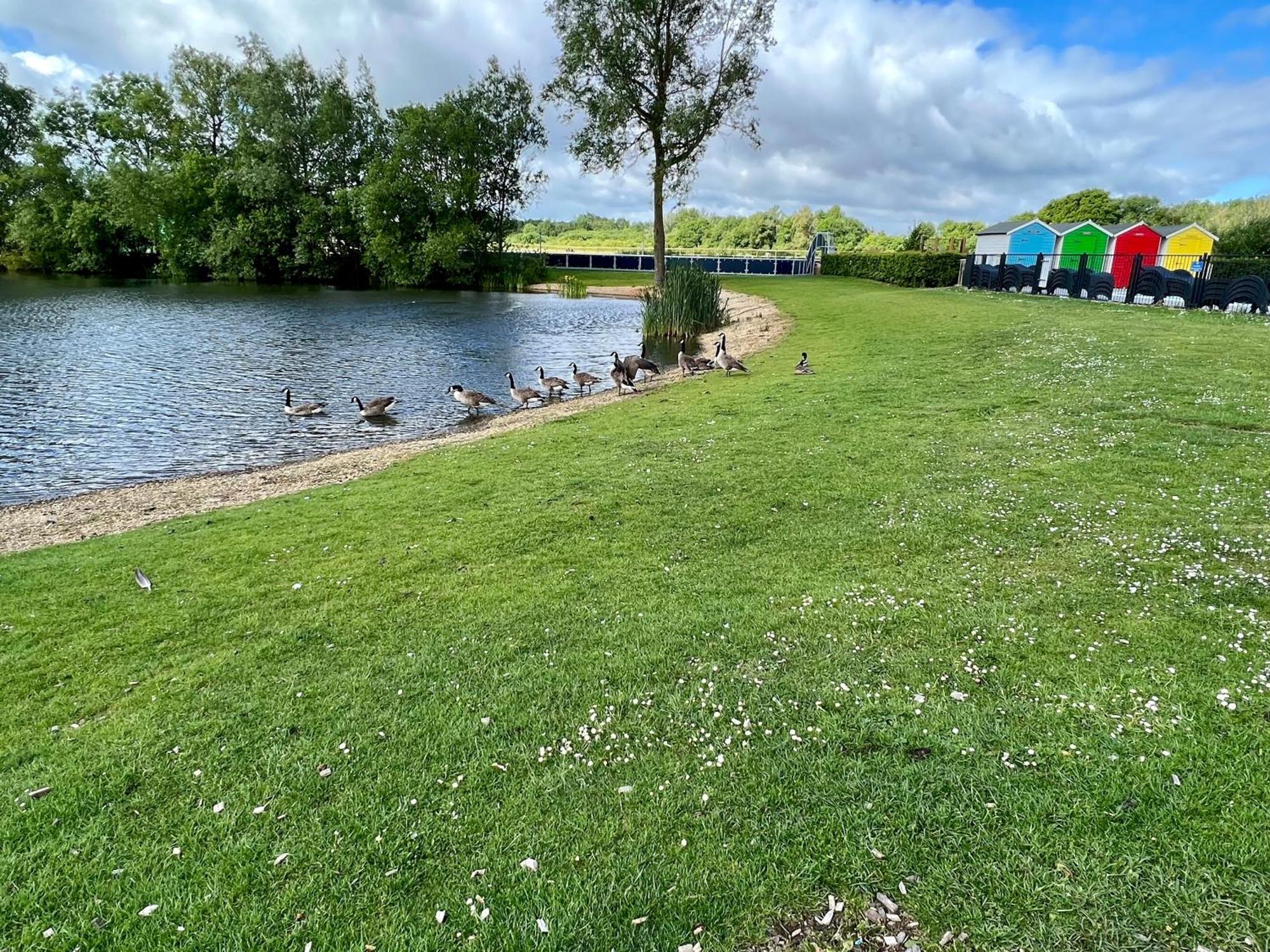 Waters Edge, Hoburne Cotswolds Villa South Cerney Eksteriør bilde